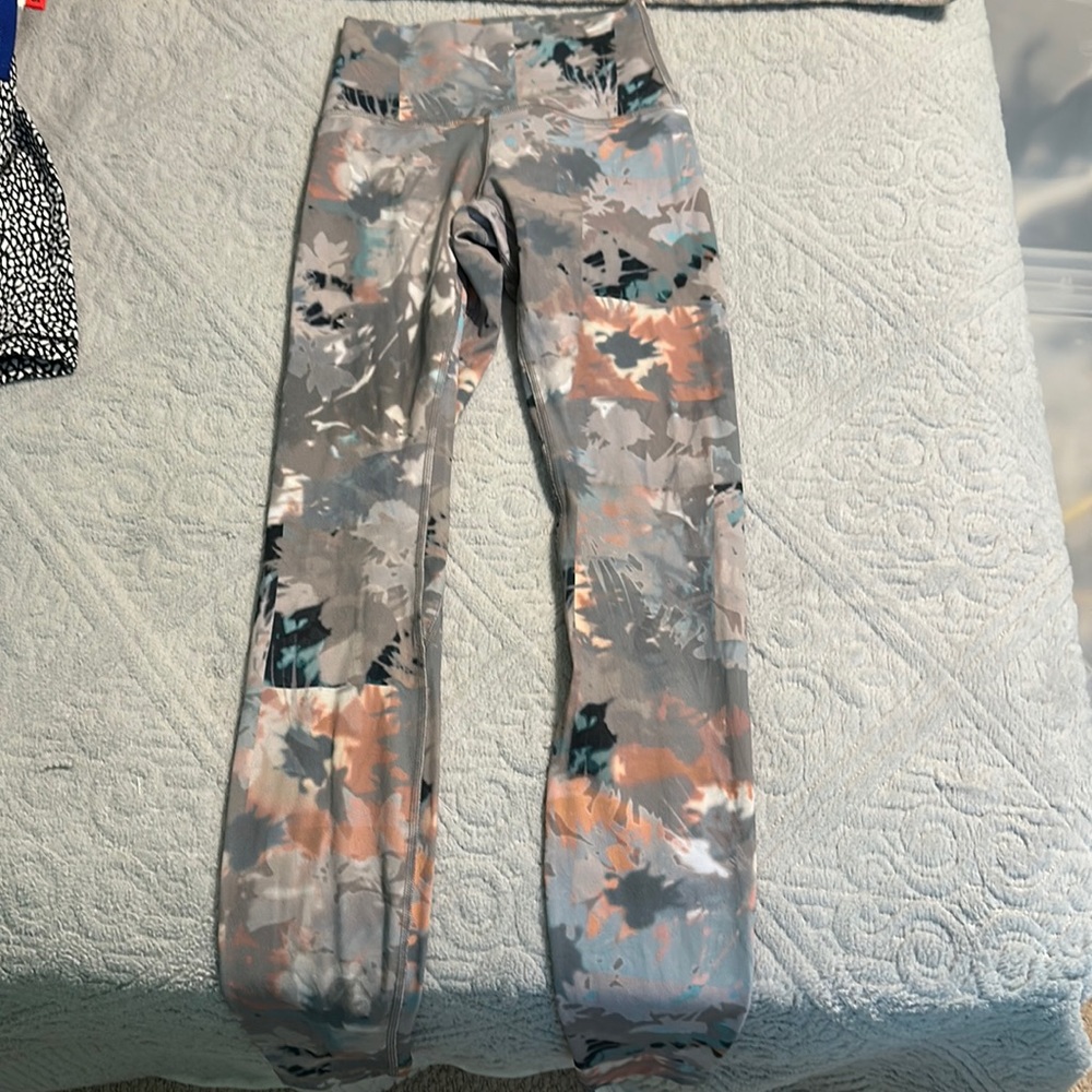 Lululemon leggings size 2 great condition worn maybe twice